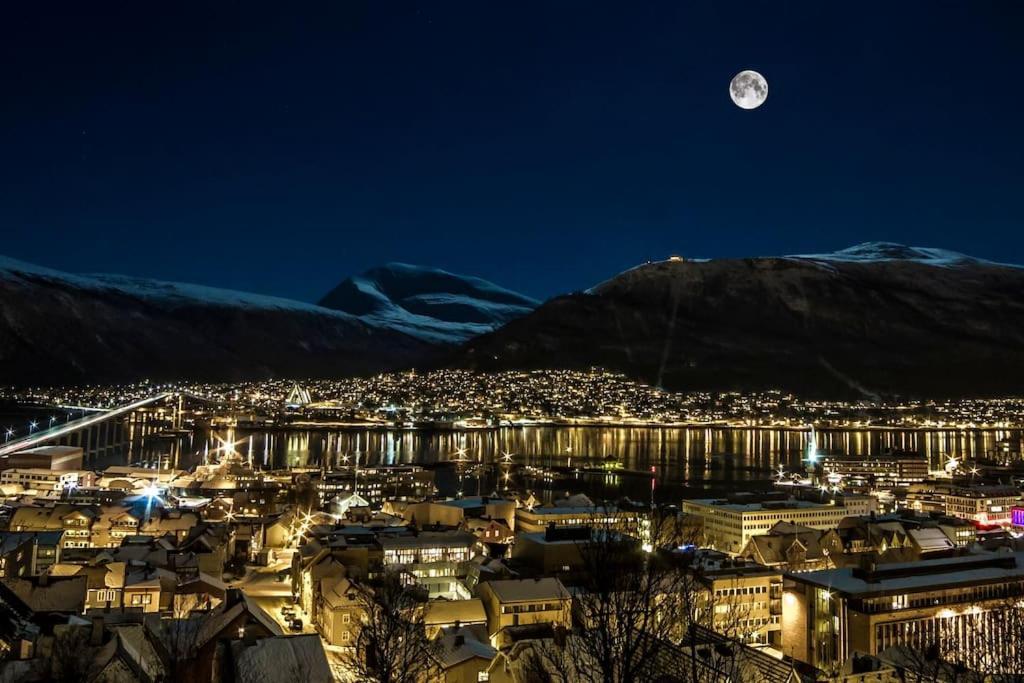 In The Heart Of The Aurora Borealis - Tromso City Luaran gambar